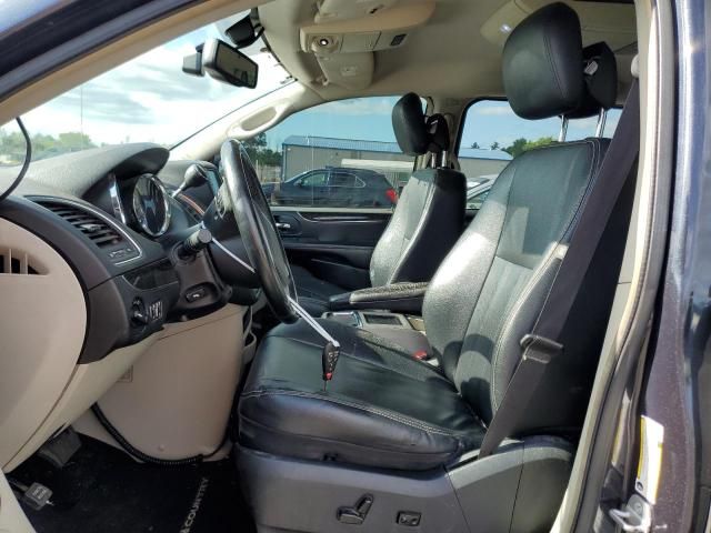 2014 Chrysler Town & Country Touring L