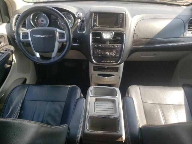 2013 Chrysler Town & Country Touring L