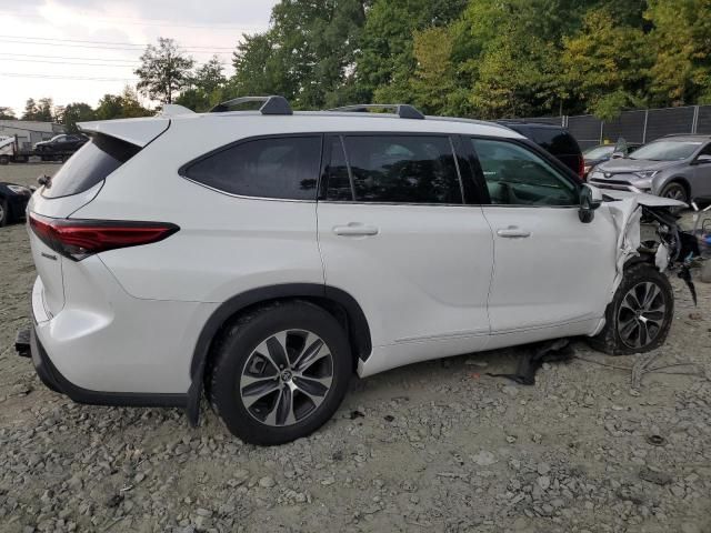 2022 Toyota Highlander Hybrid XLE