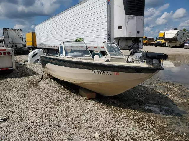 1997 Crestliner Boat