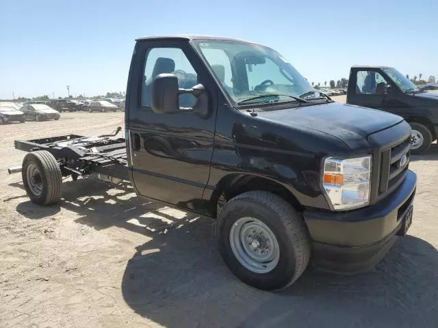 2024 Ford Econoline E350 Super Duty Cutaway Van