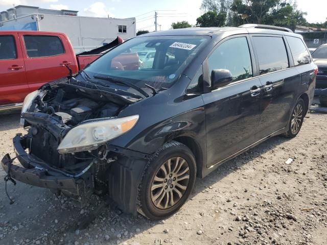 2018 Toyota Sienna XLE