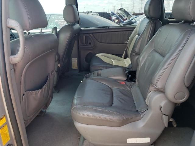 2004 Toyota Sienna XLE