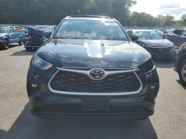 2022 Toyota Highlander XLE