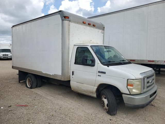 2011 Ford Econoline E350 Super Duty Cutaway Van