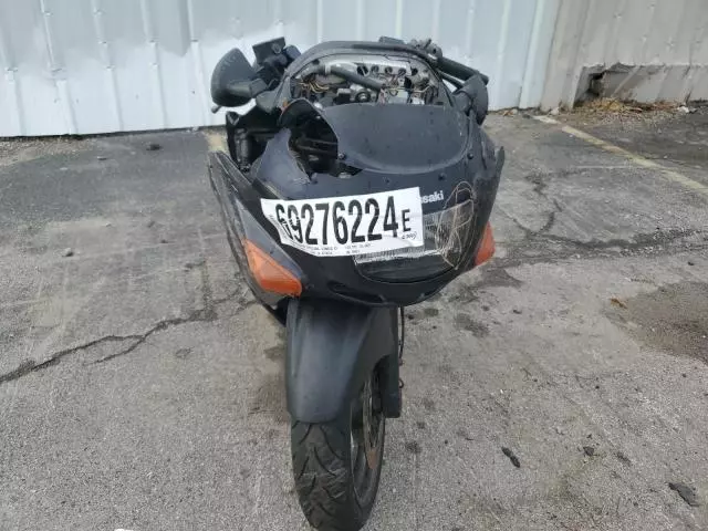 2001 Kawasaki ZX600 E