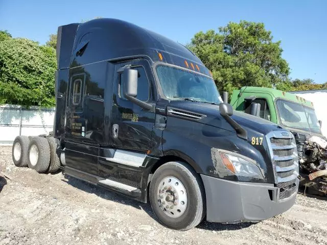 2018 Freightliner Cascadia 126