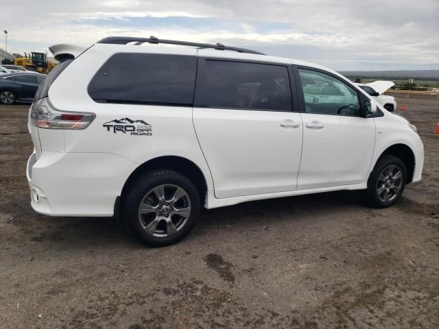 2019 Toyota Sienna SE