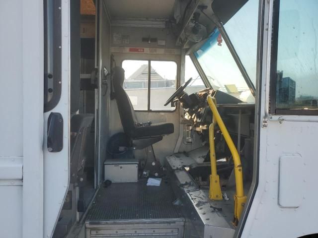 2000 Freightliner Chassis M Line WALK-IN Van