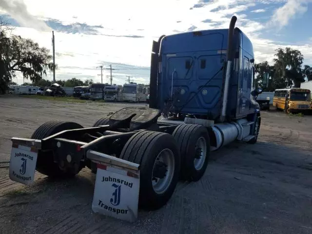 2013 Freightliner Cascadia 113