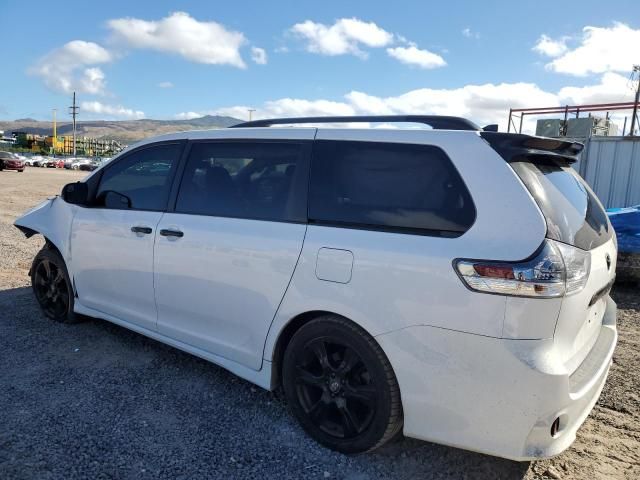 2020 Toyota Sienna SE