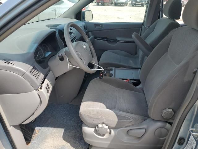 2004 Toyota Sienna CE