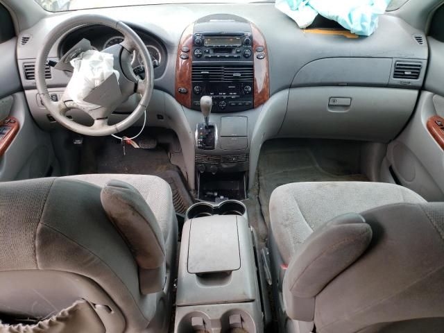 2004 Toyota Sienna XLE