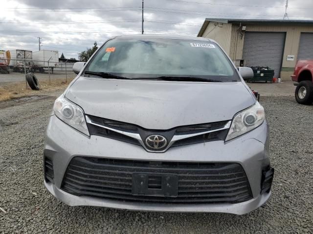 2018 Toyota Sienna LE