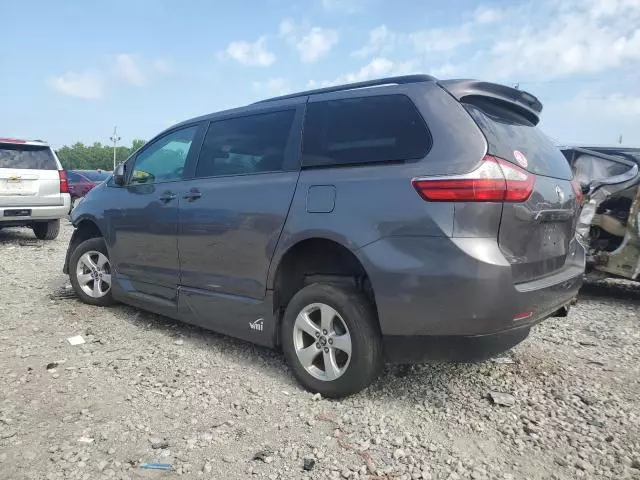 2019 Toyota Sienna LE