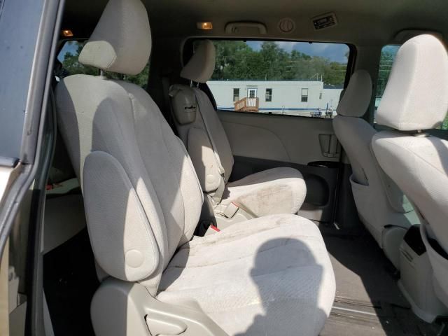 2013 Toyota Sienna LE