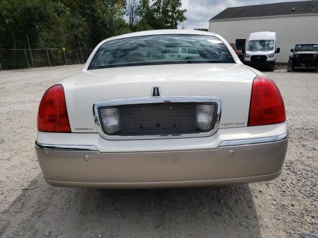 2003 Lincoln Town Car Signature