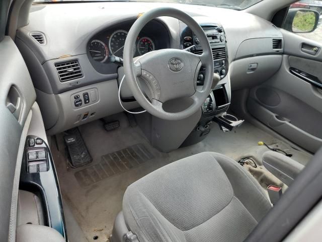 2004 Toyota Sienna CE