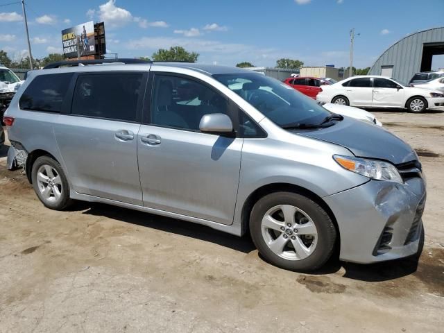 2019 Toyota Sienna LE