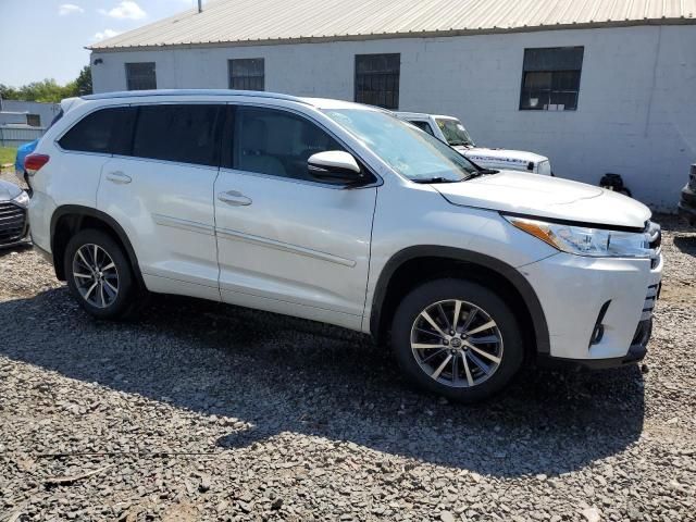 2017 Toyota Highlander SE