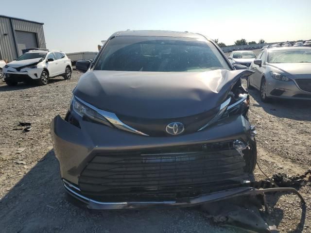 2023 Toyota Sienna XLE