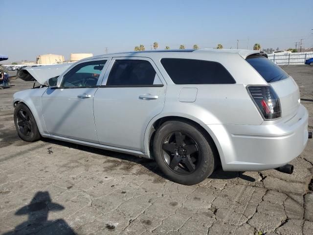 2005 Dodge Magnum SE