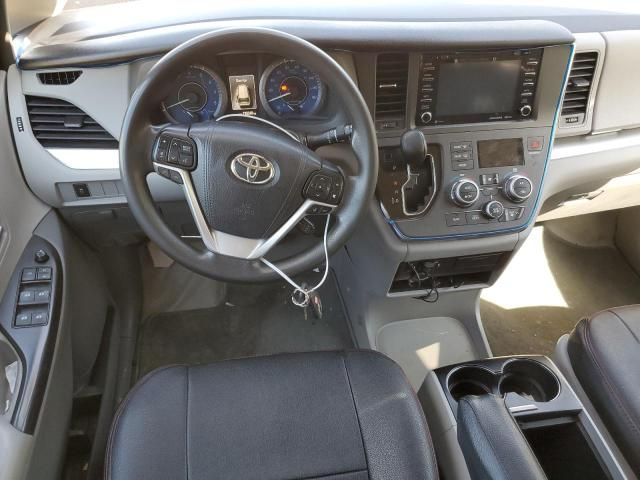 2018 Toyota Sienna LE