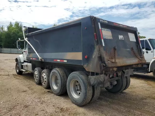 2018 Mack 700 GU700