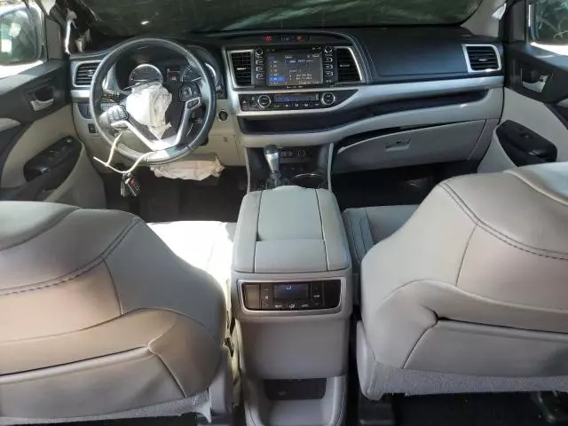 2018 Toyota Highlander SE