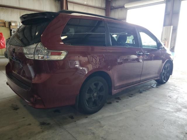 2020 Toyota Sienna SE