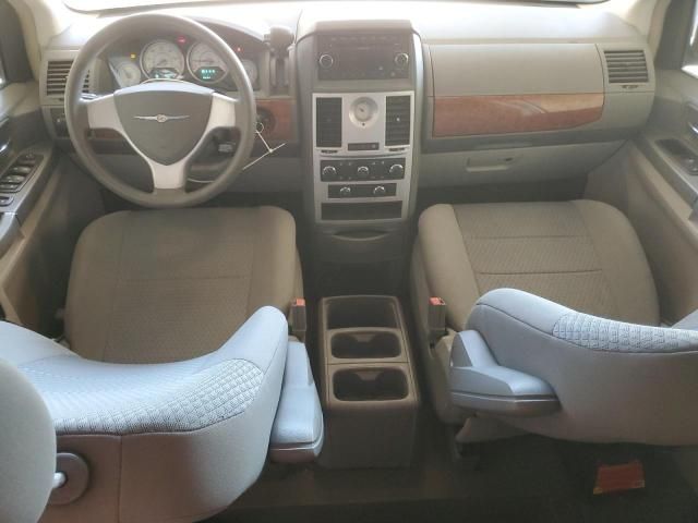 2009 Chrysler Town & Country LX