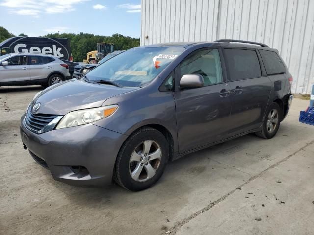 2014 Toyota Sienna LE