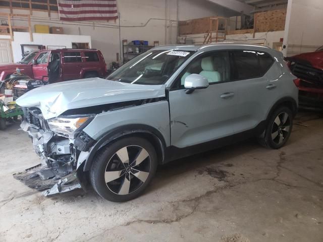 2019 Volvo XC40 T5 Momentum