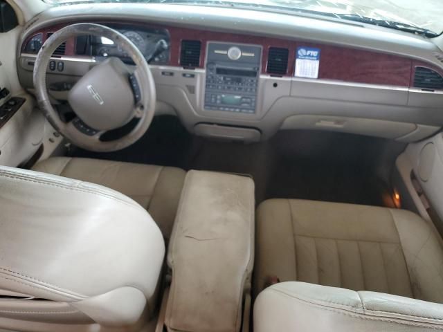 2005 Lincoln Town Car Signature