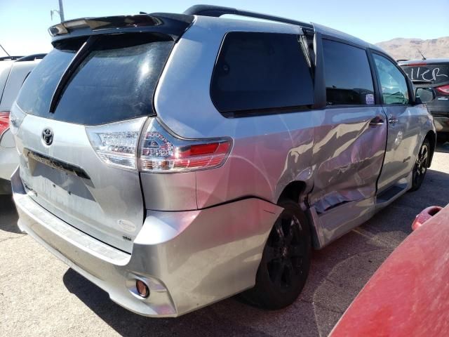 2020 Toyota Sienna SE