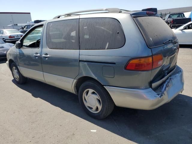 1999 Toyota Sienna LE