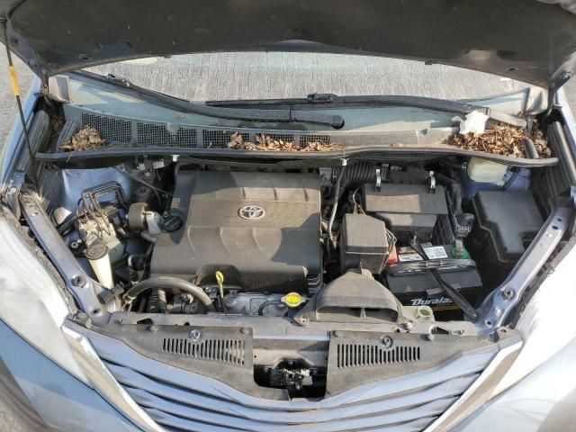 2015 Toyota Sienna LE