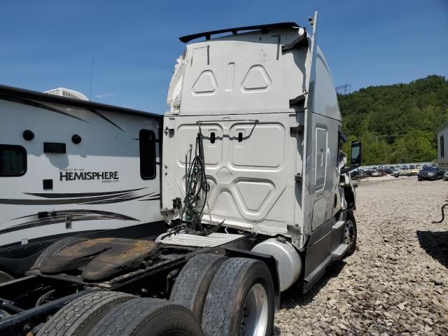 2020 Freightliner Cascadia 126