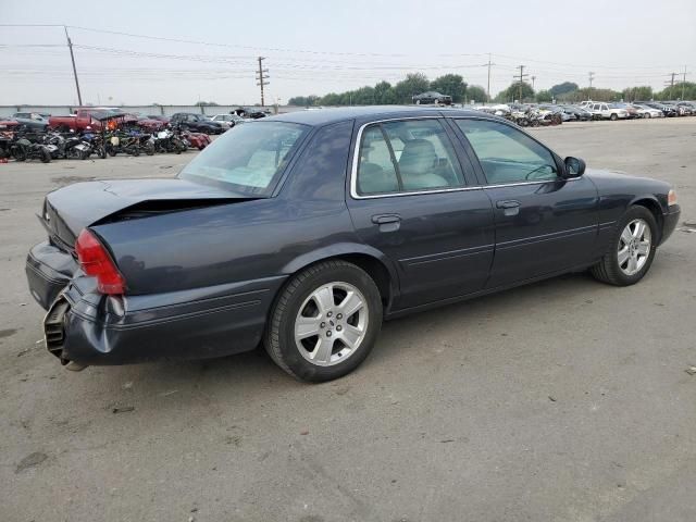 2004 Ford Crown Victoria LX