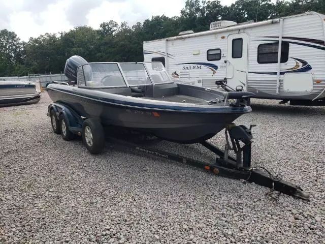 2005 Land Rover Boat