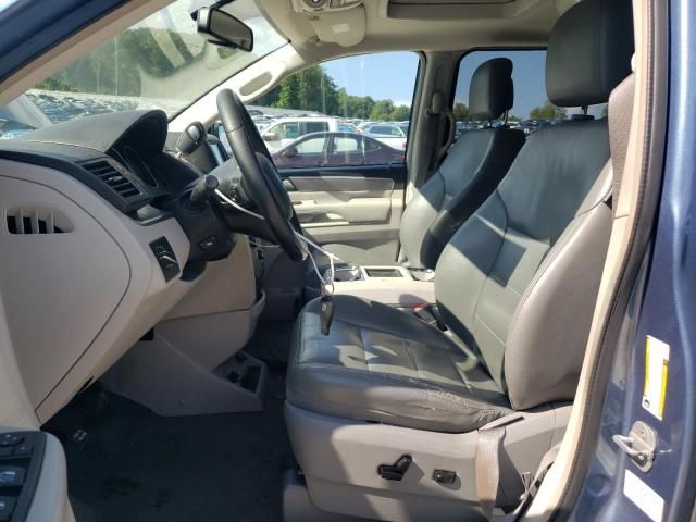 2011 Volkswagen Routan SEL