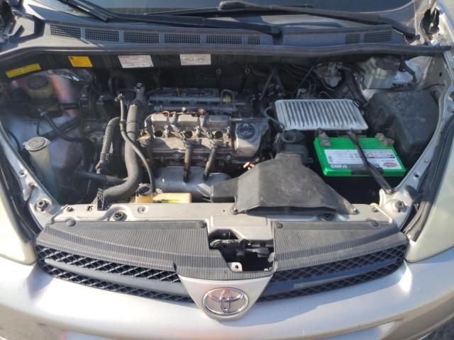 2004 Toyota Sienna XLE