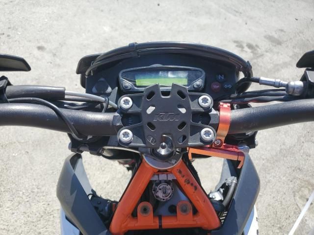 2019 KTM 690 SMC R