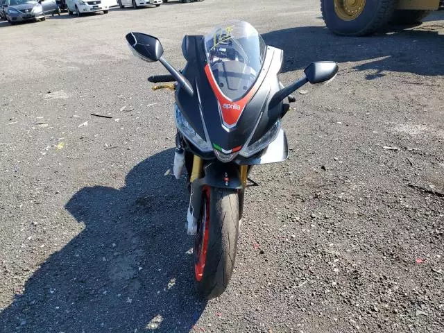 2023 Aprilia RSV4 1100