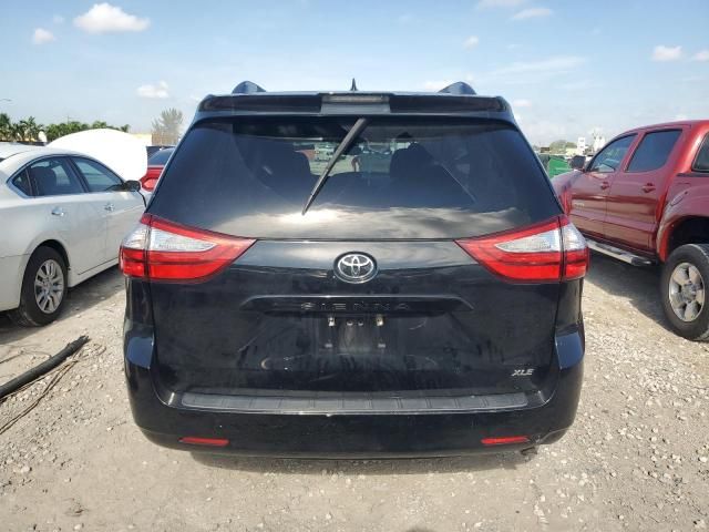 2018 Toyota Sienna XLE