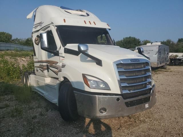 2020 Freightliner Cascadia 126