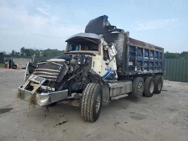 2016 Mack 800 GU800