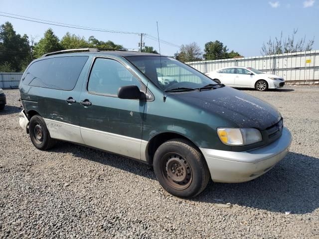 1999 Toyota Sienna LE