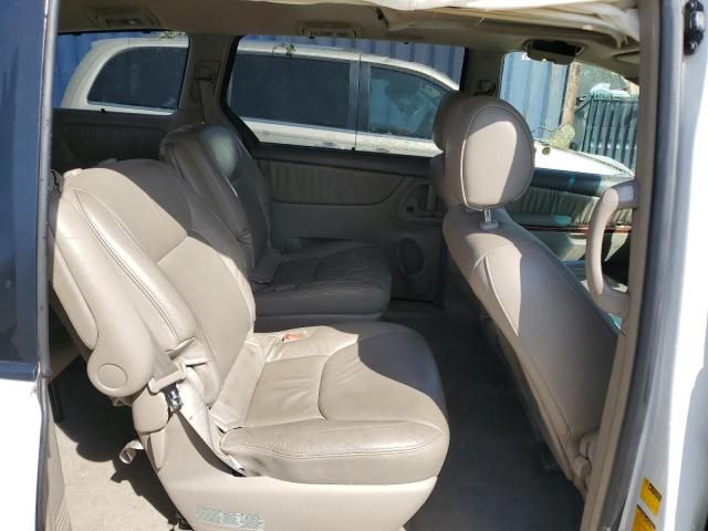 2004 Toyota Sienna XLE