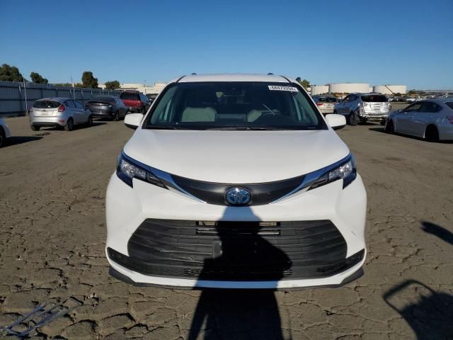 2023 Toyota Sienna LE